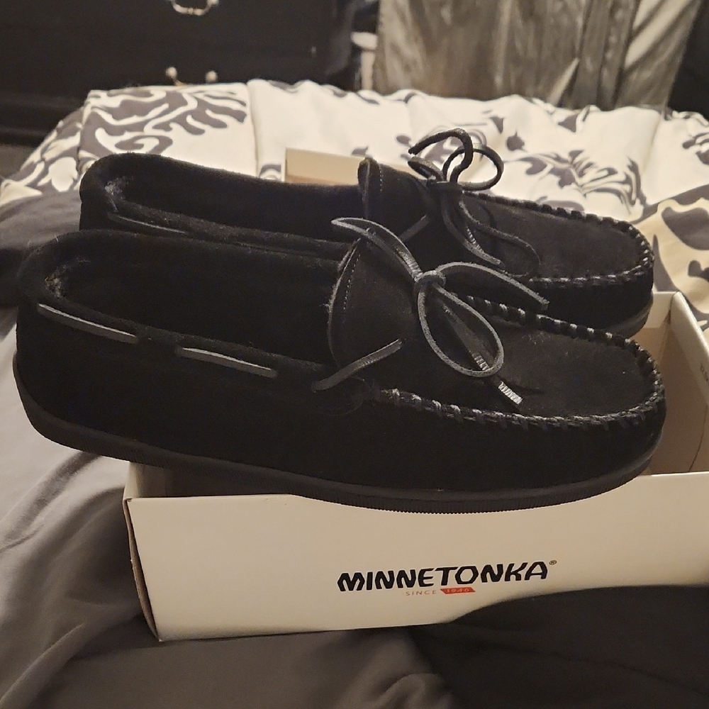 Minnetonka Men's Black Moccasins
